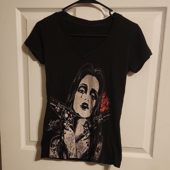 Hot Topic Tops - Hot Topic Black and Red Fitted Graphic Tee